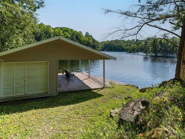 Cottage For Sale in South Frontenac, Ontario