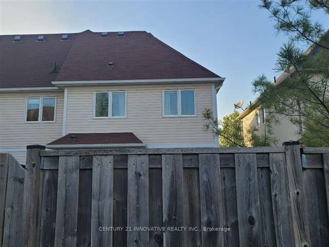 Townhouse For Sale in Brantford, Ontario