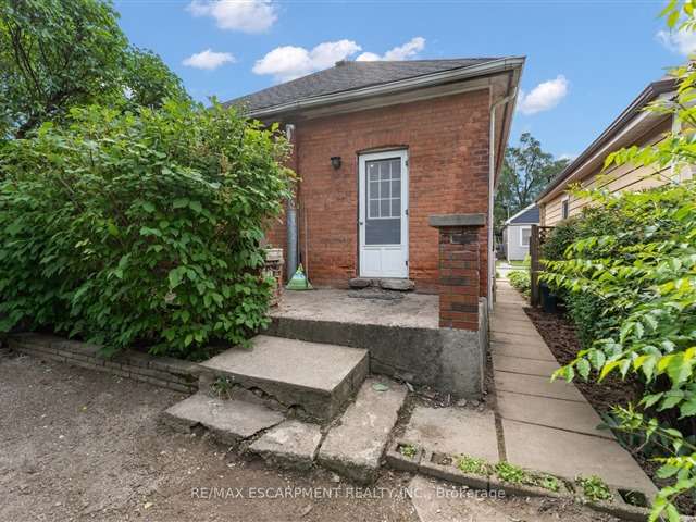 House For Sale in Hamilton, Ontario