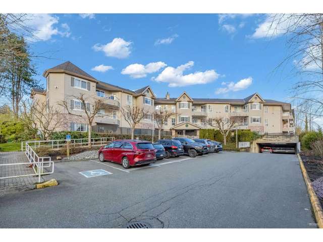 House For Sale in Surrey, British Columbia